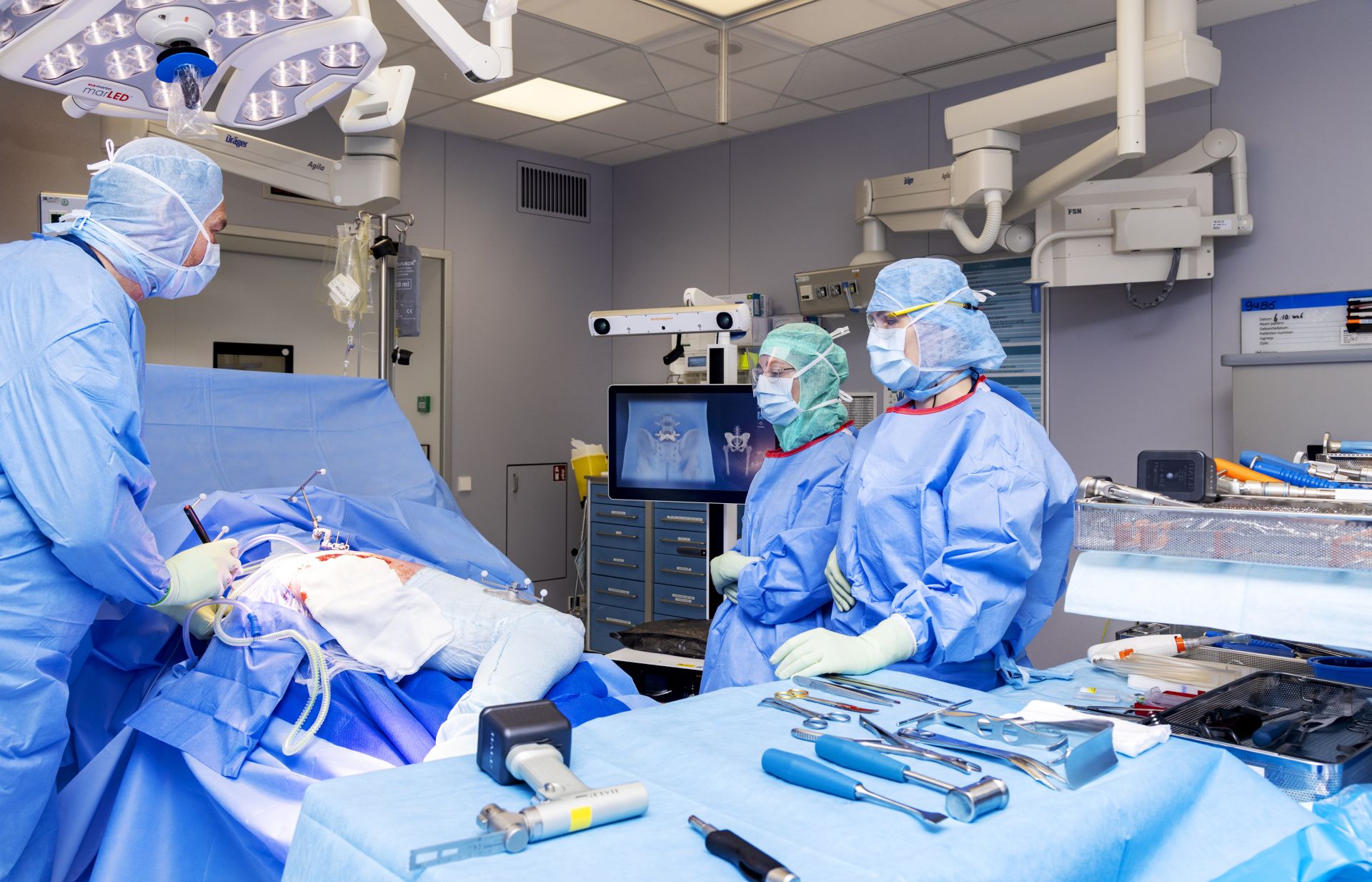 Patiënt ondergaat operatie voor een heupprothese